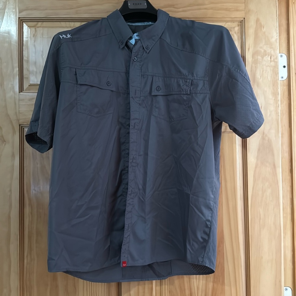 Huk men’s large short sleeve button up